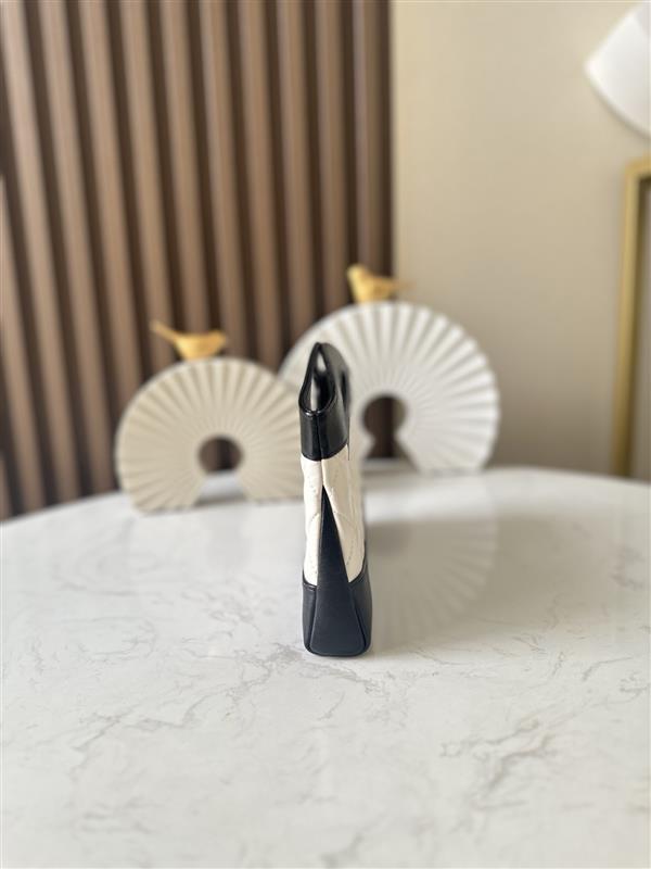 2026131221458809 570